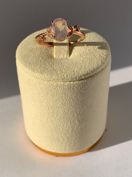 Anillo ajustable de cuarzo rosa en plata 925 bañada en oro rosa / Amor y autoestima