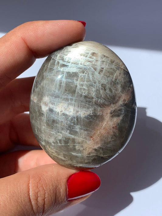 Palmstone di pietra di luna nera / Femminilità e magnetismo