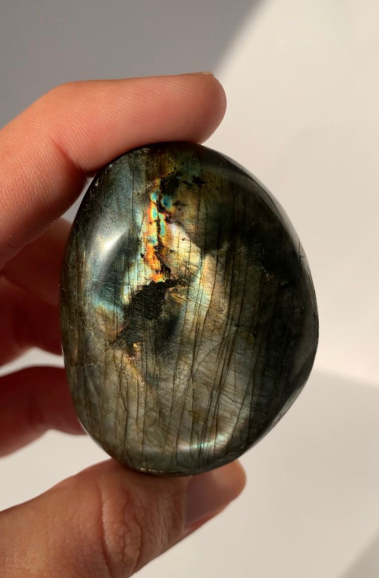 Palmstone di labradorite / Intuizione e trasformazione