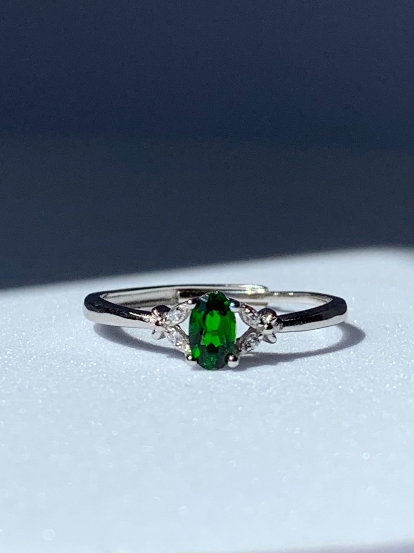 Anello regolabile in diopside di argento 925 / Armonia ed amore